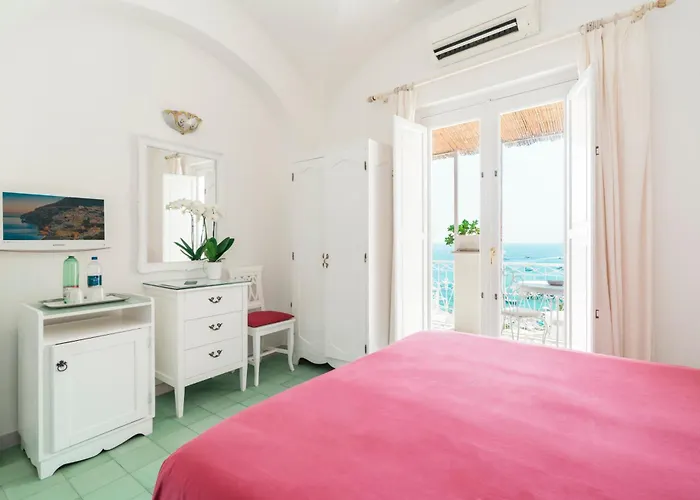 La Tartana فندق بوسيتانو