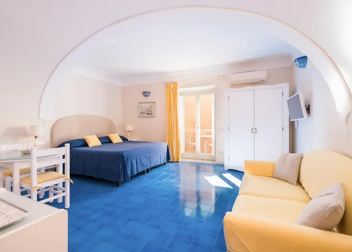 La Tartana فندق بوسيتانو